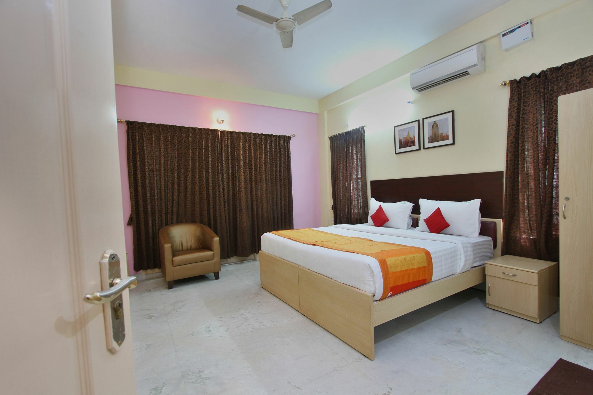 Capital O 5379 The Roy Grand Inns Bangalore Ngoại thất bức ảnh