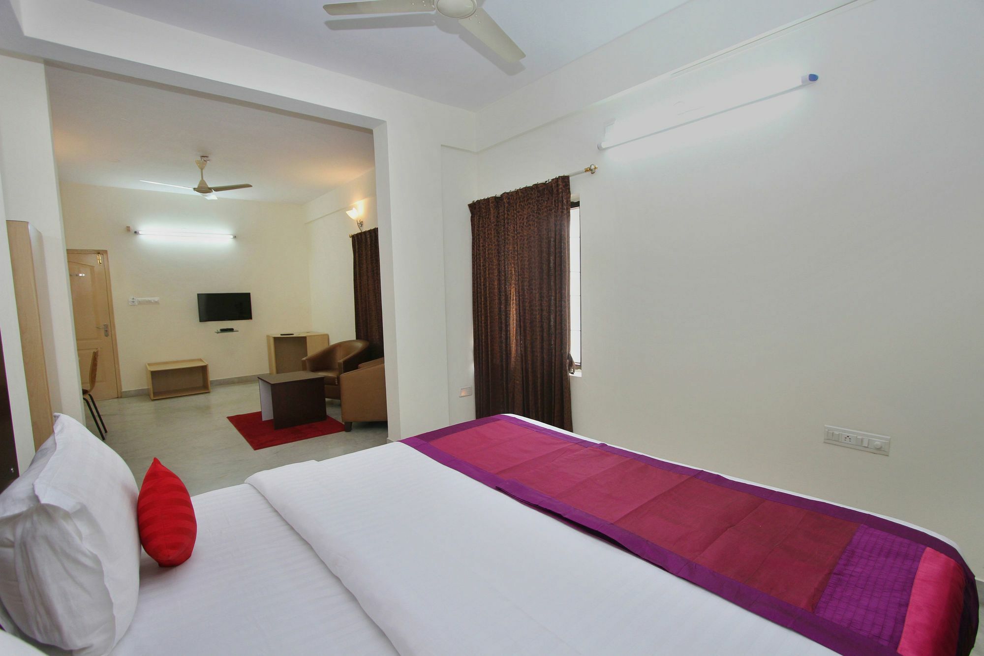 Capital O 5379 The Roy Grand Inns Bangalore Ngoại thất bức ảnh