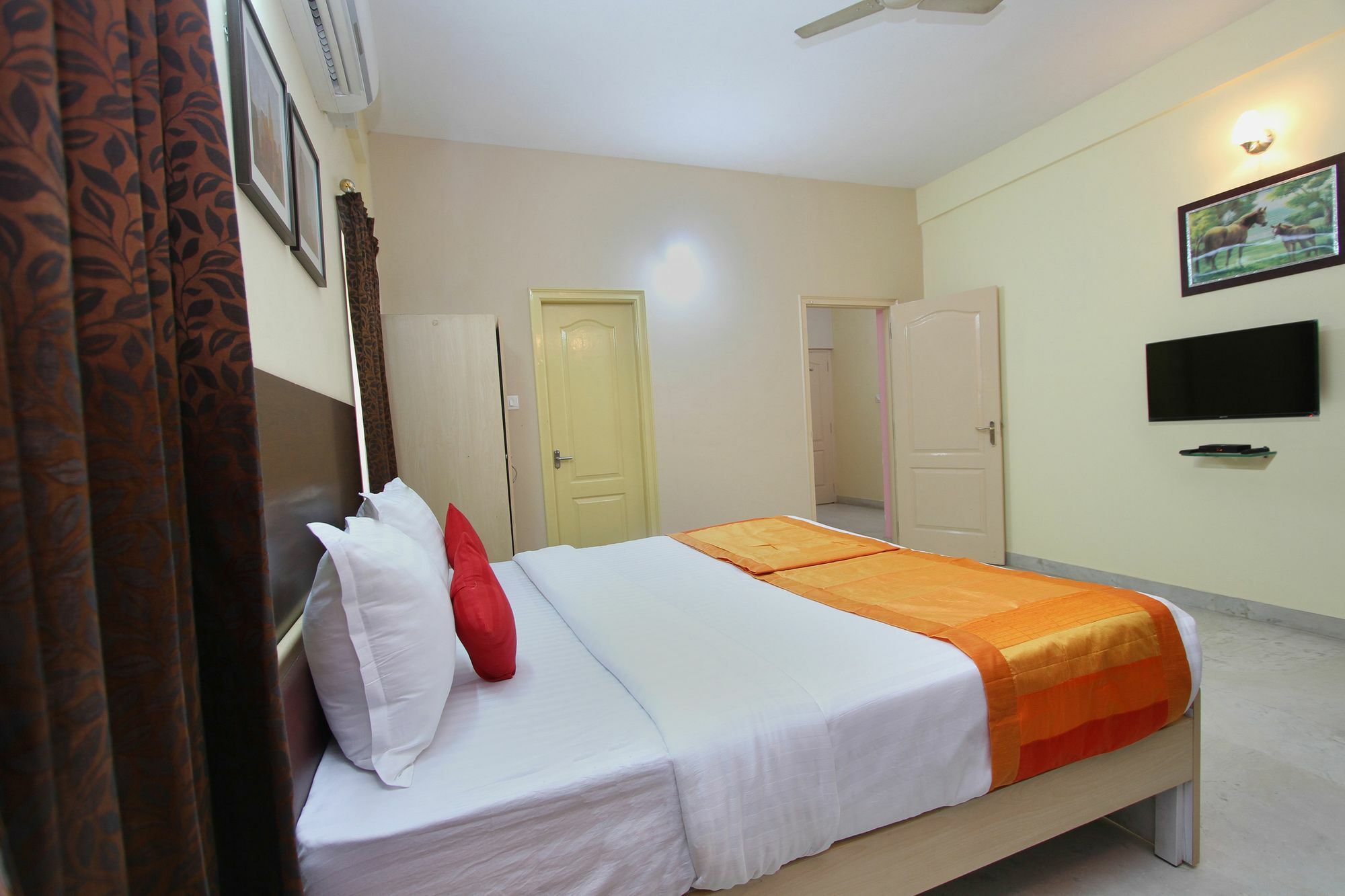 Capital O 5379 The Roy Grand Inns Bangalore Ngoại thất bức ảnh