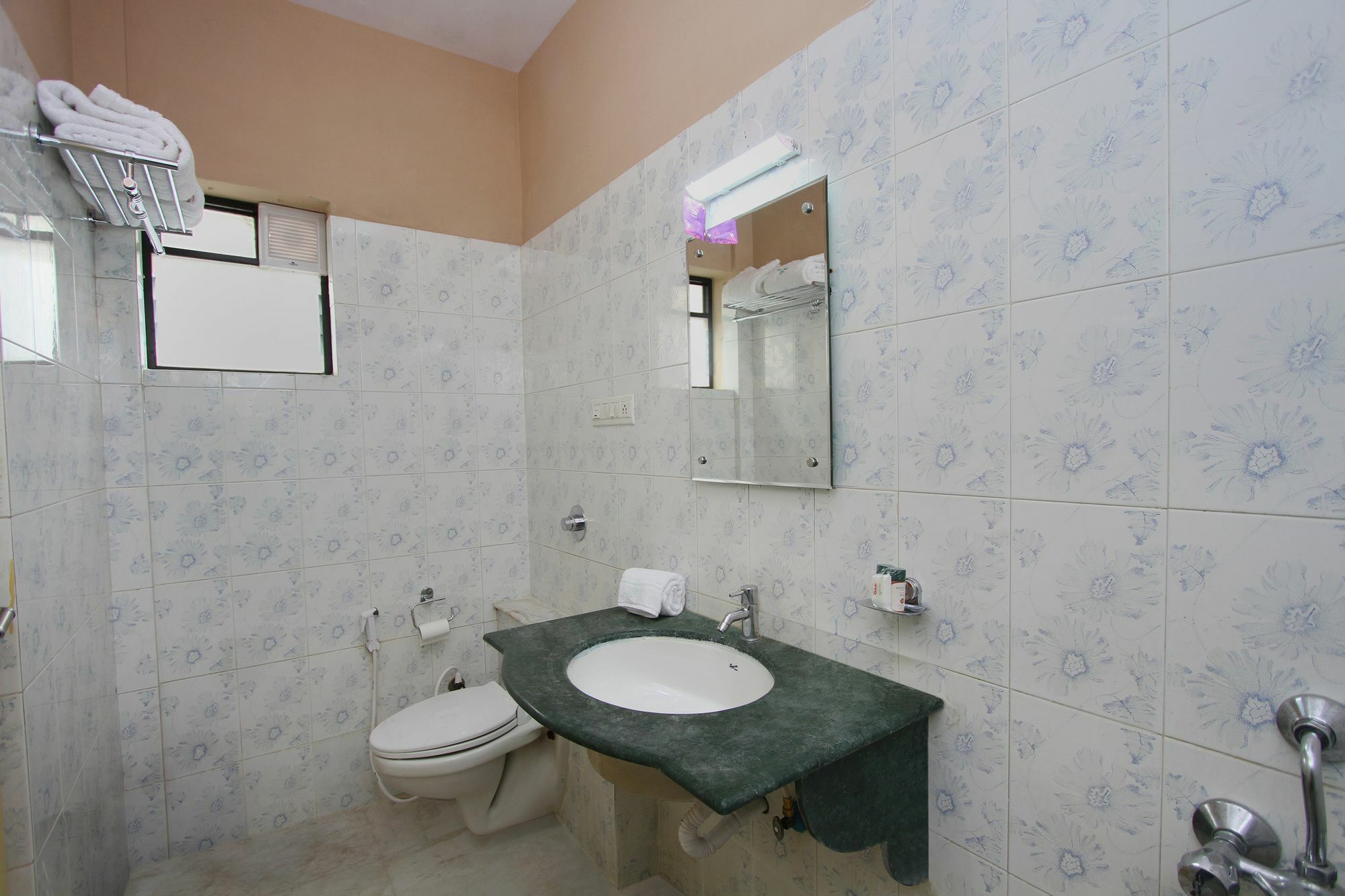 Capital O 5379 The Roy Grand Inns Bangalore Ngoại thất bức ảnh