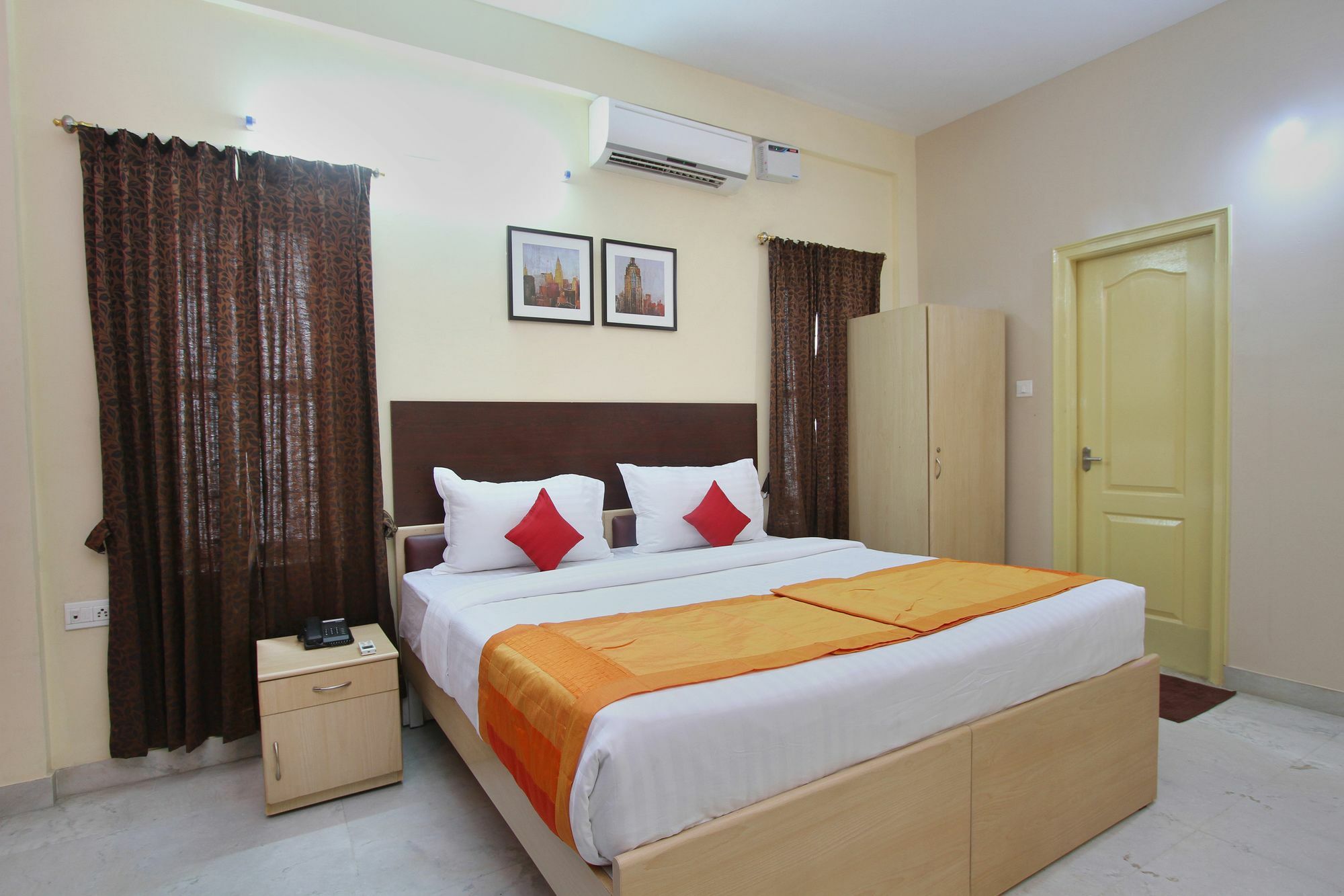 Capital O 5379 The Roy Grand Inns Bangalore Ngoại thất bức ảnh