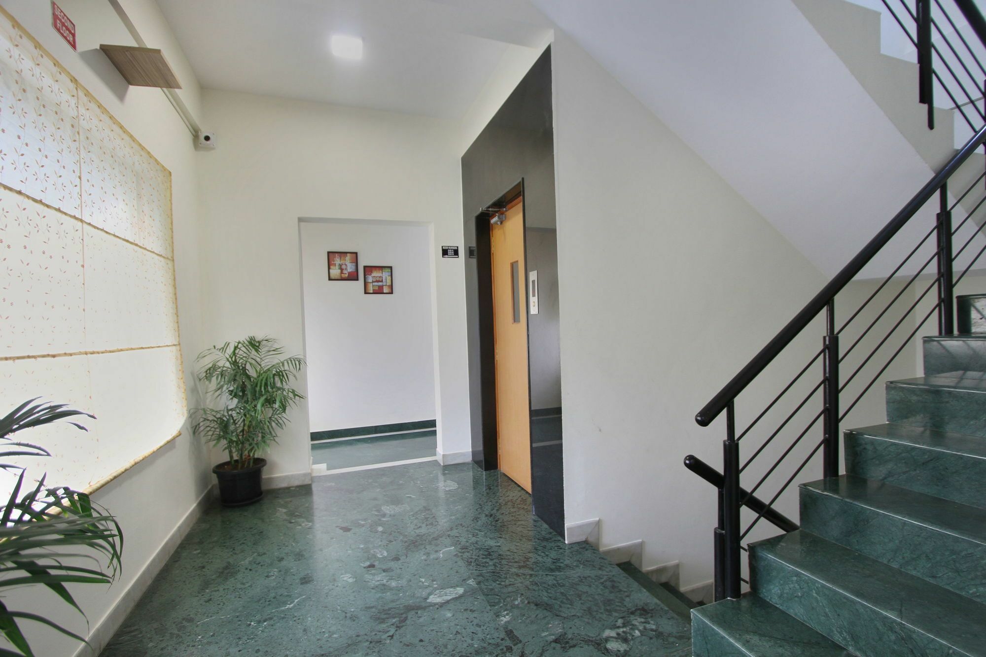 Capital O 5379 The Roy Grand Inns Bangalore Ngoại thất bức ảnh